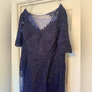 NEW w/ Tags Madeline Gardner Navy/Black Appliqué Gown